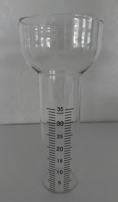 Extraglas / reservglas till regnmätare med vid hals. Passar tex till våra regnmätare med älva och katt. Tillverkad i glas med g