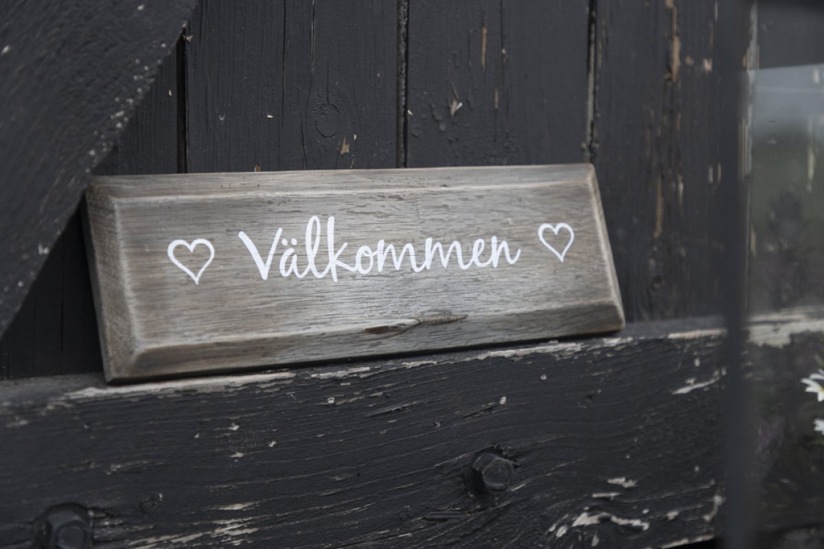 Välkommen skylt med hjärtan - För Trädgården