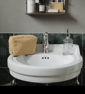 Tvålpump i glas med text SOAP