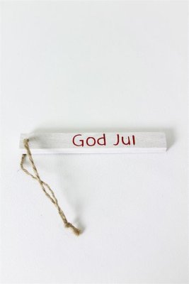 Trä skylt/tags med text GOD JUL. I lantlig vit lät avskavd stil med röd text och gammeldags gjute snöre. Finns i två modeller -M