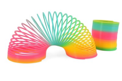 Lekfull och färgglad trappspiral. Tillverkad i plast och går i regnbågens alla färger. En klassisk gammeldags leksak i ny design