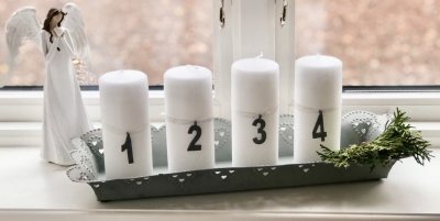 Advents siffror i zink gråa siffror 1, 2, 3, 4 till advent att sätta på advents ljusen eller till annan dekoration. Säljes i set