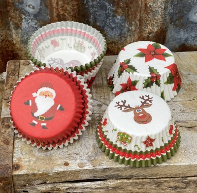 Bullformar/muffinsformar/cupcakes formar med jul motiv. Tillverkade i papper. Finns i tre olika modeller -Julstjärnor -Tomte -Re
