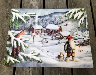 Bordstablett med gammeldags julmotiv av Lena Pettersson  Tomtegläntan Bordstabletten är plastad och lite styvare i modellen lätt