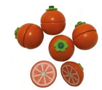 Apelsin i trä som sitter ihop med magneter så man kan leka med dom bygga och dela på. Perfekt för leksaks köket.  Mäter    Sälje