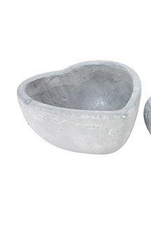 Stor hjärtformad skål i betong