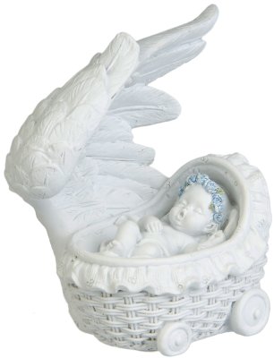 Vit bebis i vagn .Omgedd av ängla vingar likt skydds vingar runt den nyfödde bebisen är dekorerad med en  rosenkrans på huvudet.