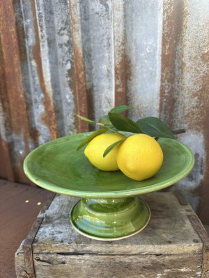 Spansk handgjord grönt fat på fot 