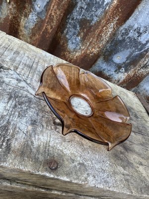 Ljusmanschett större i brunt glas och vågad kant