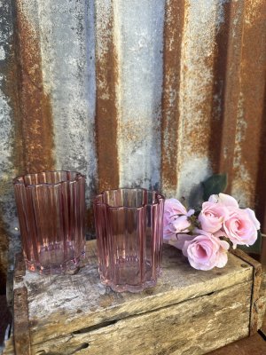 Ljuslykta till lika vas i rosa glas
