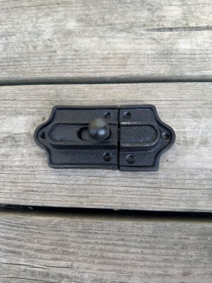 Svart skjutregel i järn