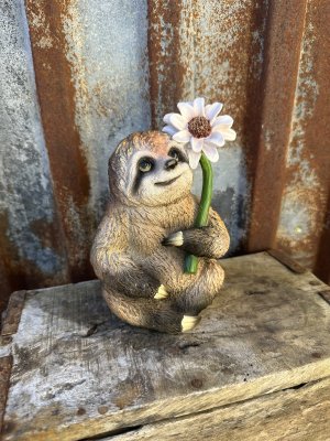Söt sengångare med rosa blomma