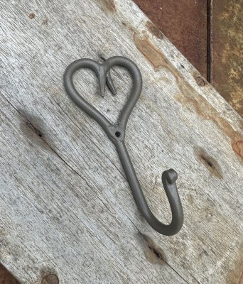 Hjärtformad krok i smide 