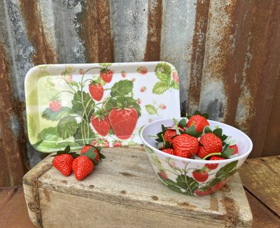 Bricka Sommar med jordgubbar 