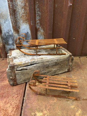 Släde i rost att dekorera med