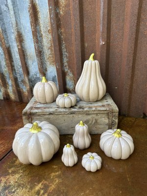 Beige pumpa i keramik