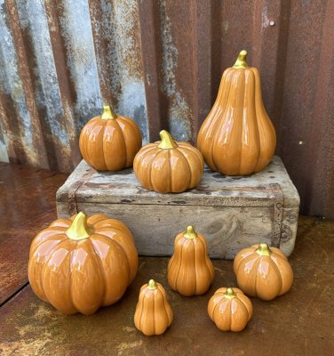 Orange pumpa i keramik