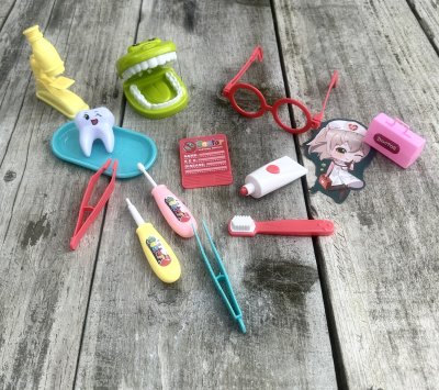 Leka tandläkare set med flera delar i glada färger 