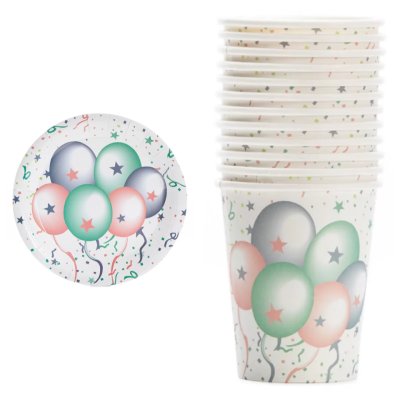 Engångs tallrikar och glas med ballonger