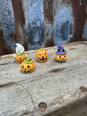 Liten Halloween pumpa att dekorera med