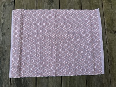 Bordstablett Ella mönstrad i vitt och rosa