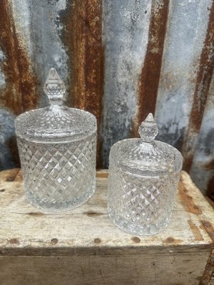 Glasskål med lock modell diamant