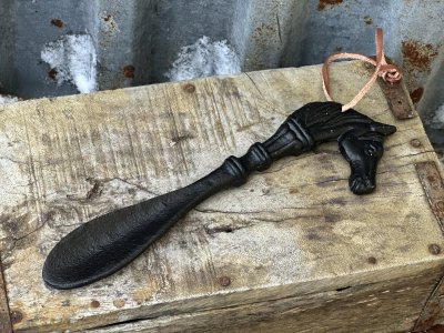 Skohorn i järn med häst