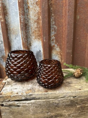 Brun ljuslykta kotte i glas