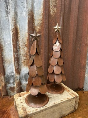 Större gran julgran i rost och zink 