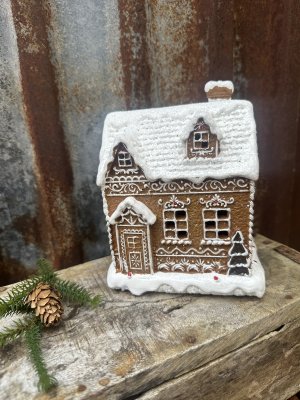 Vackert pepparkakshus med belysning