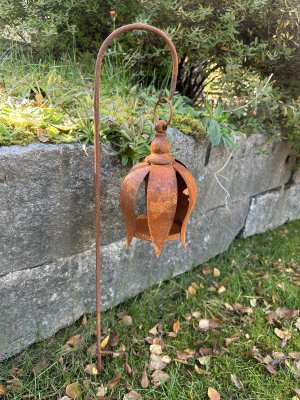 Ljuslykta på pinne i rost modell snödroppe