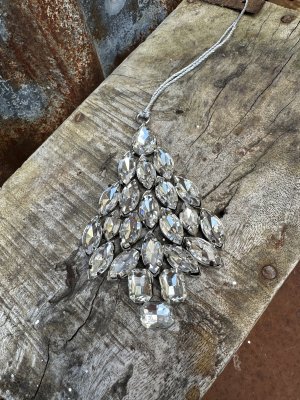 Julgran i silver med diamant formade stenar 