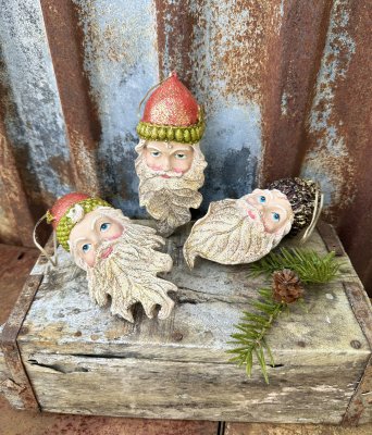 Hängande tomte / julgranskula med glitter inslag