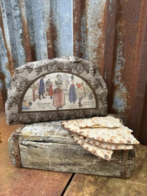 Carl Larsson Tunnbröd i vacker förpackning