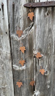 Girlang med murgröna blad i rost 