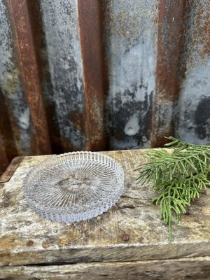 Runt ljusfat i glas med randig dekor