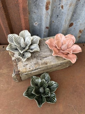 Blomma Magnolia i porslin