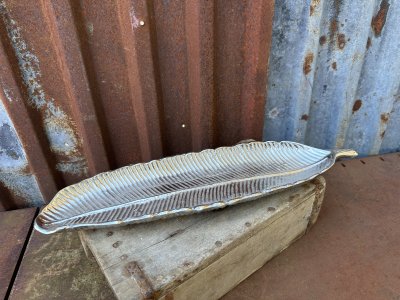 Vacker bladformad bricka / fat i silver