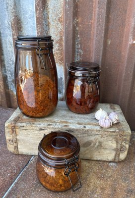 Glasburk i brunt glas med snäpp lock