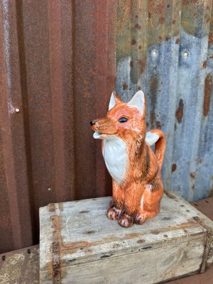 Räv kanna / vas i räv design 