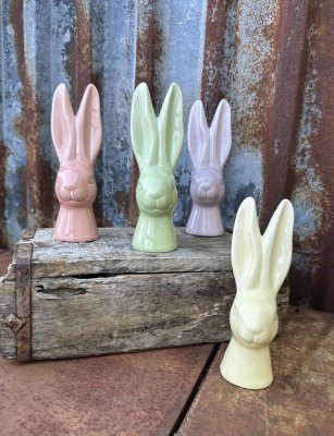 Stor färgglad kanin i porslin