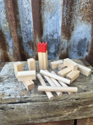 Mini kubb roligt sommar spel