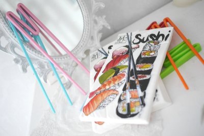 Avlånga servetter med Sushi motiv. Livfulla och detaljrika servetter med motiv av en sushi måltid .