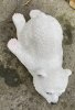 Söt och gullig vit isbjörns unge med glitter inslag. Finns i två modeller. -På mage -På rygg Välarbetade och detaljfulla med fin