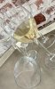 Klassiskt vinglas vitvinsglas på fot 31cl. i klart glas med kupa i klassisk vid form. Säljes i fyr-pack om fyra glas. Höjd: 19