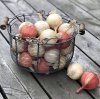 Lök konstgjord att dekorera med. Finns i två nyanser/modeller -Gul/Cream -Röd/Ljus orange Att fylla en skål/korg med eller dekor