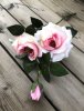 Vacker rosen kvist med rosor i rosa med blad och lång stjälk/gren. Verklighetstrogen välarbetad konstgjord blomma. Lika vacker o
