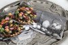Vackra servetter med vår och påsk motiv av bla ägg i svartvitt och färgglada tulpaner i färg tryck. 33cm * 33cm 3-lager 20 per