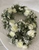 Vacker kran smed bland annat vita rosor, vit brudslöja och gröna blad. Elegant och välarbetad konstgjord krans . Mäter ca 27c
