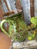 Spansk handgjord grön kanna med vackert mönster